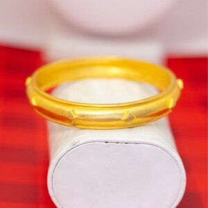 7 inch, Vintage Diamond Charms Gold Tone Bangle Bracelet - O34